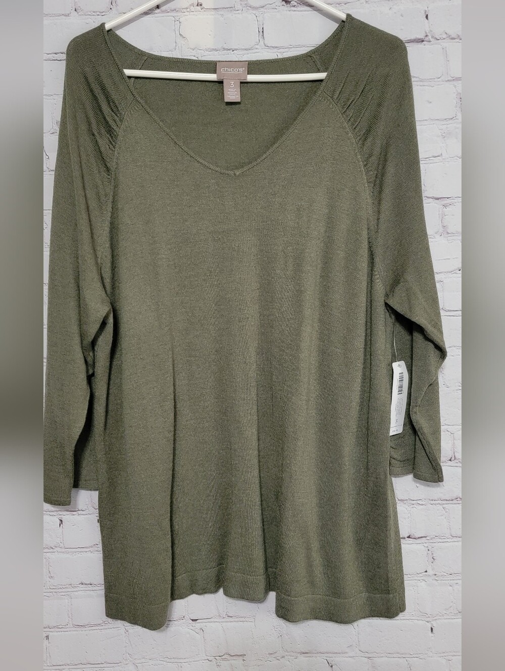 Chico's Olive Knit V-Neck Lightweight Top. Size 3(XL) New With Tags